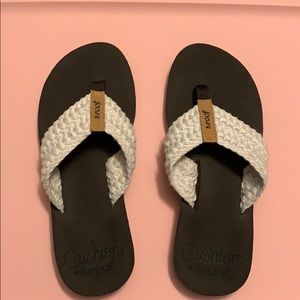BRAND NEW! Reef Flip Flops